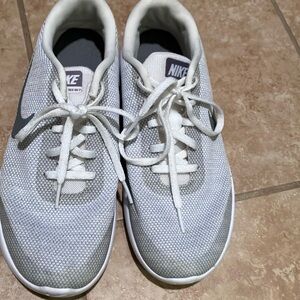 Nile ladies sports shoes